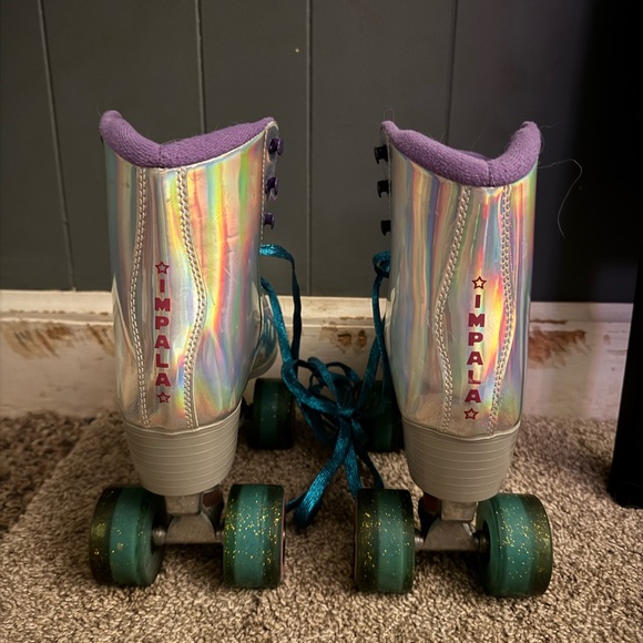 Iridescent Impala Roller Skates - Picture 5 of 9